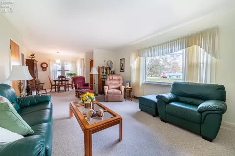708 S Main St, Willard, OH 44890 photo 4
