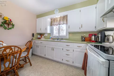 708 S Main St, Willard, OH 44890 photo 6