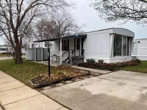 26 W Bass Cir, Marblehead, OH 43440