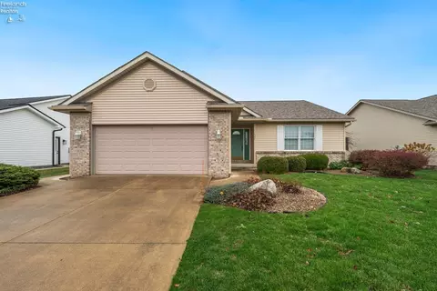342 Country Meadows Dr, Oak Harbor, OH 43449