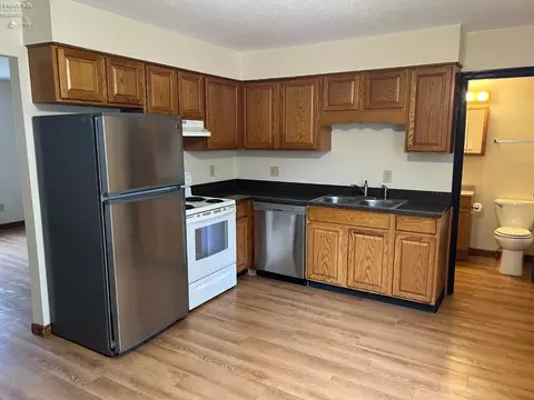 5 Spring St, Norwalk, OH 44857 photo 2