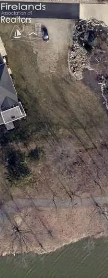 2923 N Sanctuary Dr, Port Clinton, OH 43452