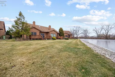 52 N Harbors End Dr, Port Clinton, OH 43452
