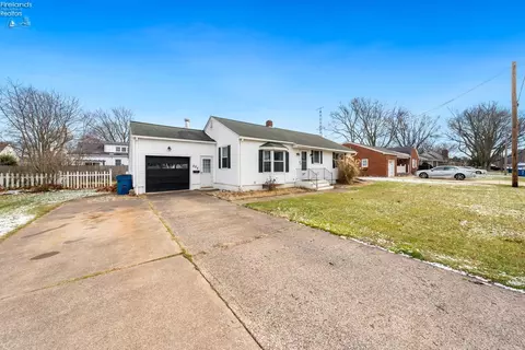 522 Washington Ave, Huron, OH 44839 photo 3