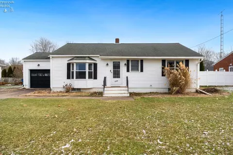 522 Washington Ave, Huron, OH 44839 photo 2
