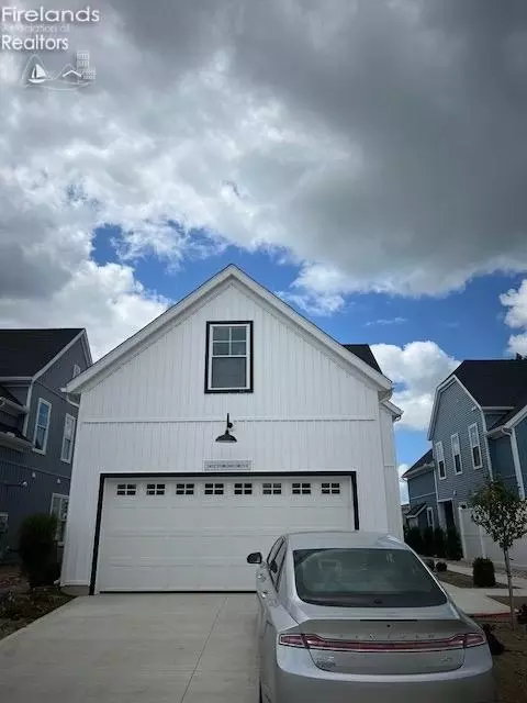 2432 Torino Dr, Port Clinton, OH 43452