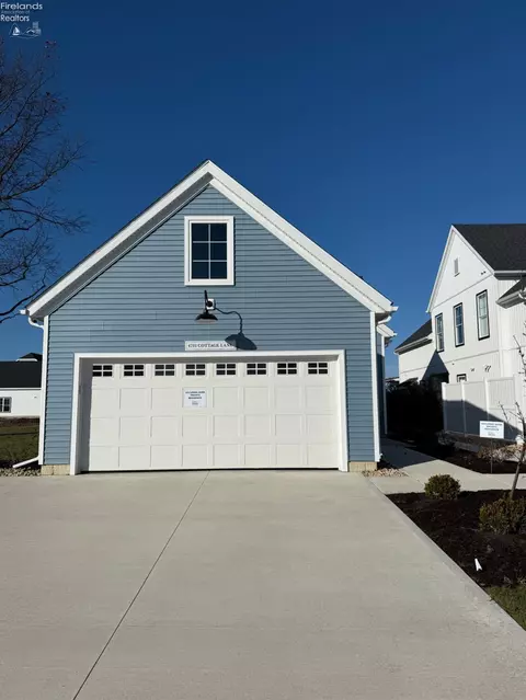 4781 Cottage Ln, Port Clinton, OH 43452