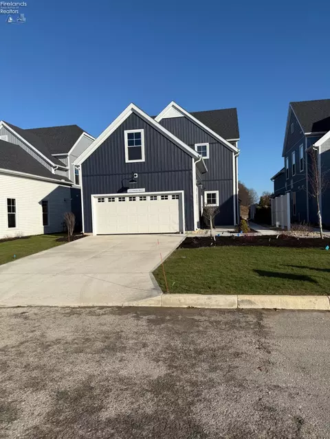 2421 Torino Dr, Port Clinton, OH 43452