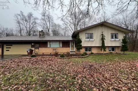 2745 N State Route 300, Gibsonburg, OH 43431