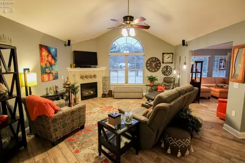 Living - 3806 Windsor Bridge Cir, Huron, OH 44839 photo 6 of 11