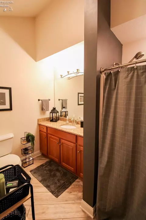 Bath - 3806 Windsor Bridge Cir, Huron, OH 44839 photo 9 of 10