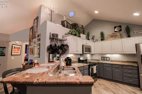 Kitchen - 3806 Windsor Bridge Cir, Huron, OH 44839 photo 4 of 11