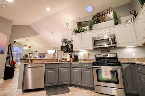 Kitchen - 3806 Windsor Bridge Cir, Huron, OH 44839 photo 9 of 11