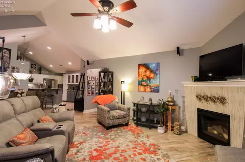 Living - 3806 Windsor Bridge Cir, Huron, OH 44839 photo 10 of 11