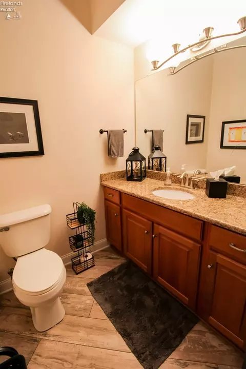 Bath - 3806 Windsor Bridge Cir, Huron, OH 44839 photo 7 of 10