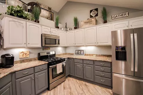 Kitchen - 3806 Windsor Bridge Cir, Huron, OH 44839 photo 7 of 11