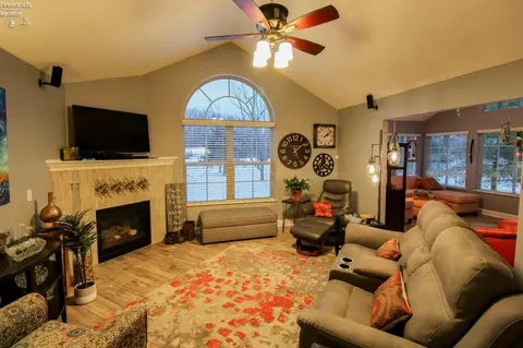 Living - 3806 Windsor Bridge Cir, Huron, OH 44839 photo 8 of 11