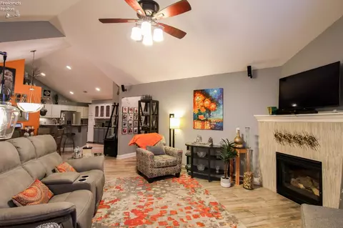 Living - 3806 Windsor Bridge Cir, Huron, OH 44839 photo 2 of 11