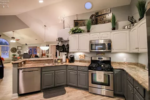 Kitchen - 3806 Windsor Bridge Cir, Huron, OH 44839 photo 10 of 11