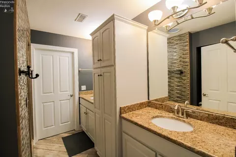 Bath - 3806 Windsor Bridge Cir, Huron, OH 44839 photo 3 of 10