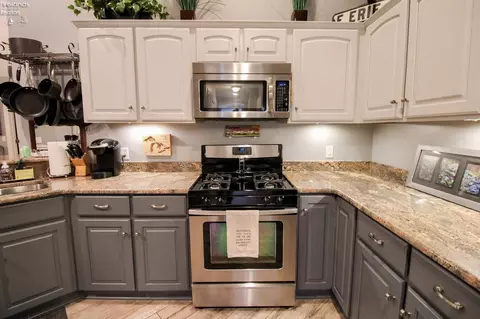Kitchen - 3806 Windsor Bridge Cir, Huron, OH 44839 photo 6 of 11