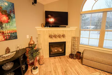 Living - 3806 Windsor Bridge Cir, Huron, OH 44839 photo 9 of 11