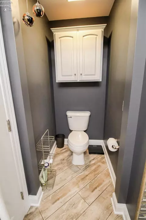 Bath - 3806 Windsor Bridge Cir, Huron, OH 44839 photo 4 of 10