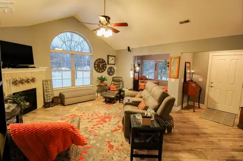 Living - 3806 Windsor Bridge Cir, Huron, OH 44839 photo 7 of 11
