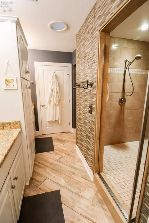 Bath - 3806 Windsor Bridge Cir, Huron, OH 44839 photo 5 of 10