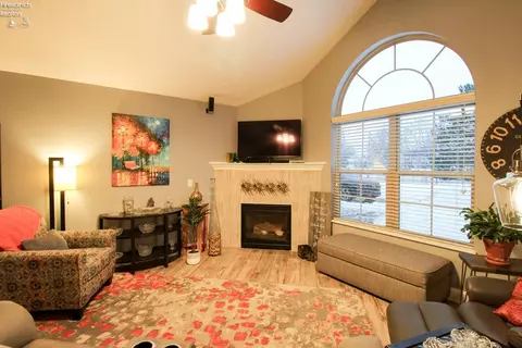 Living - 3806 Windsor Bridge Cir, Huron, OH 44839 photo 4 of 11