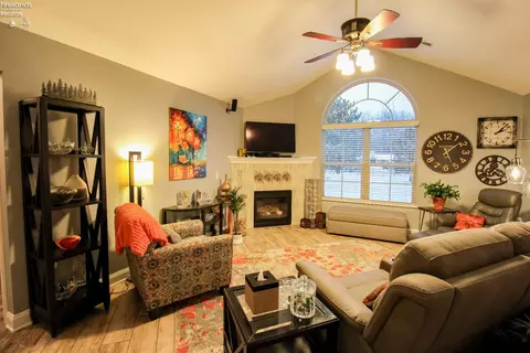 Living - 3806 Windsor Bridge Cir, Huron, OH 44839 photo 5 of 11