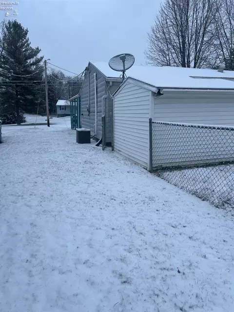 Exterior - 1871 Snyder Rd, Willard, OH 44890 photo 6 of 6