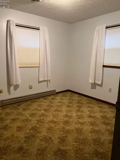 Bedroom - 1871 Snyder Rd, Willard, OH 44890 photo 2 of 3