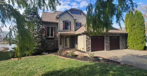 3540 E Oak Lake Dr, Port Clinton, OH 43452