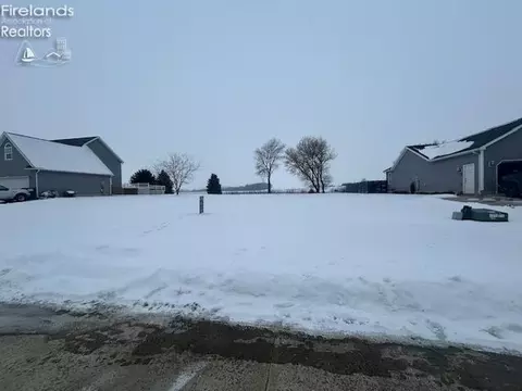 206 Hartland Dr, Bellevue, OH 44811