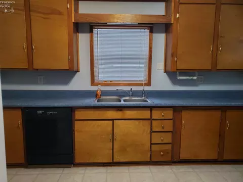 476 E Perry St, Tiffin, OH 44883 photo 9