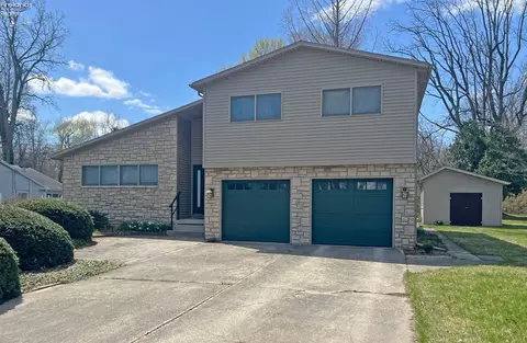 1180 Buchman Rd, Fremont, OH 43420