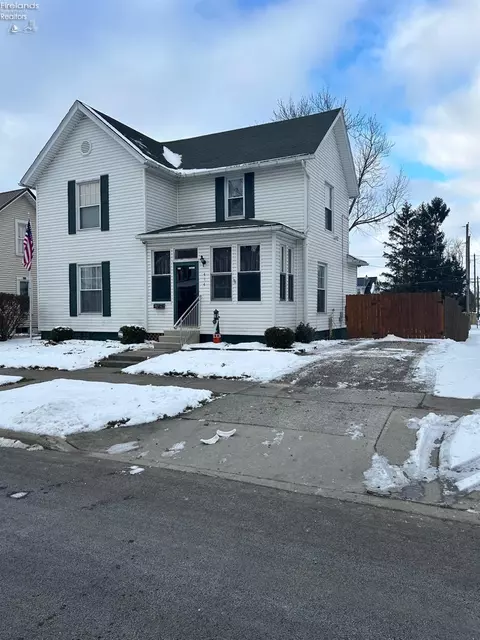 414 Park St, Willard, OH 44890 photo 1