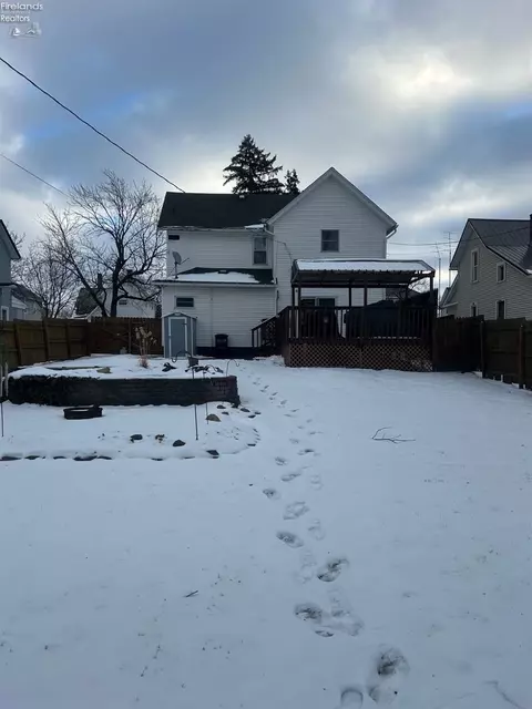 414 Park St, Willard, OH 44890 photo 2