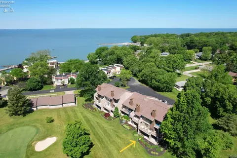 3307 N Stonehouse Dr, Port Clinton, OH 43452
