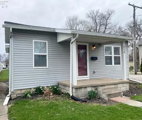 414 Lincoln Dr, Port Clinton, OH 43452