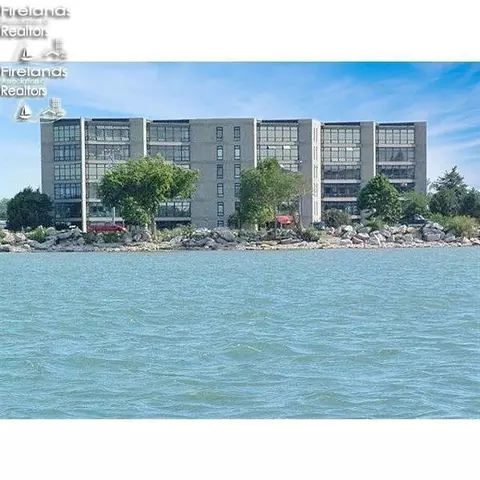 711 W Lakeshore #108, Port Clinton, OH 43452