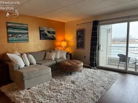 49 Marina Point Dr, Sandusky, OH 44870