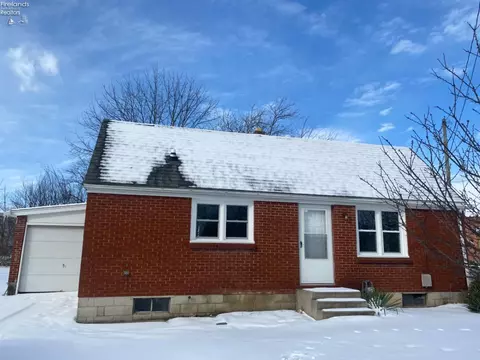 1056 N 5th St, Fremont, OH 43420