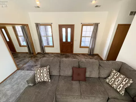 924 Maplewood St, Willard, OH 44890 photo 4