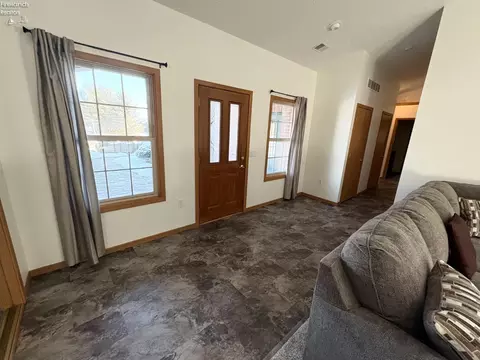 924 Maplewood St, Willard, OH 44890 photo 3