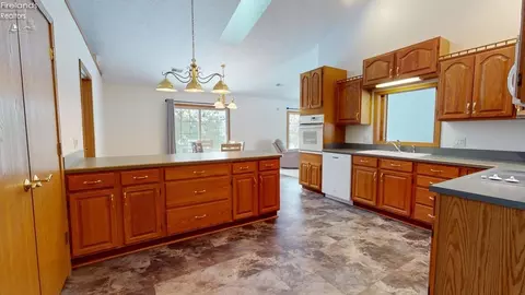 924 Maplewood St, Willard, OH 44890 photo 12