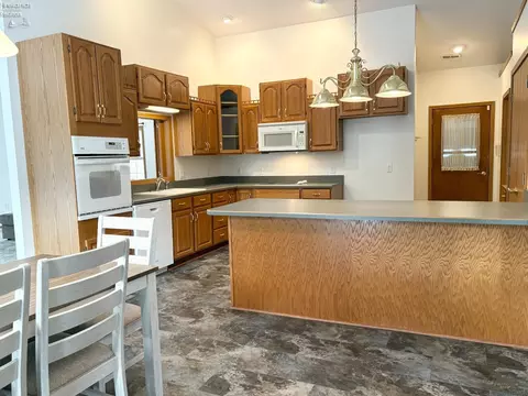 924 Maplewood St, Willard, OH 44890 photo 10