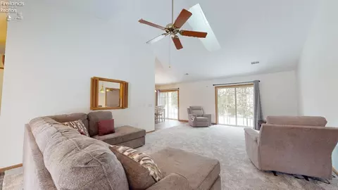 924 Maplewood St, Willard, OH 44890 photo 5