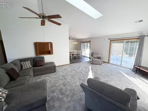 924 Maplewood St, Willard, OH 44890 photo 6